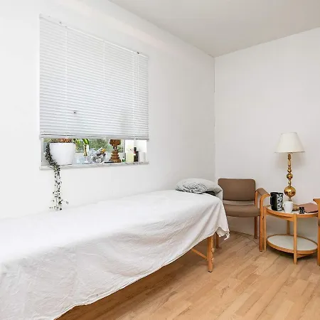 10 Person Holiday In